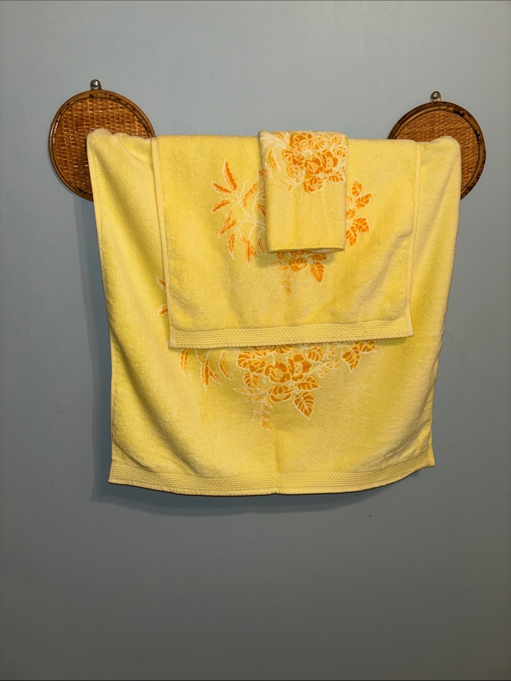 Vintage 70’s Yellow Floral Embroidered Bath Towel Set